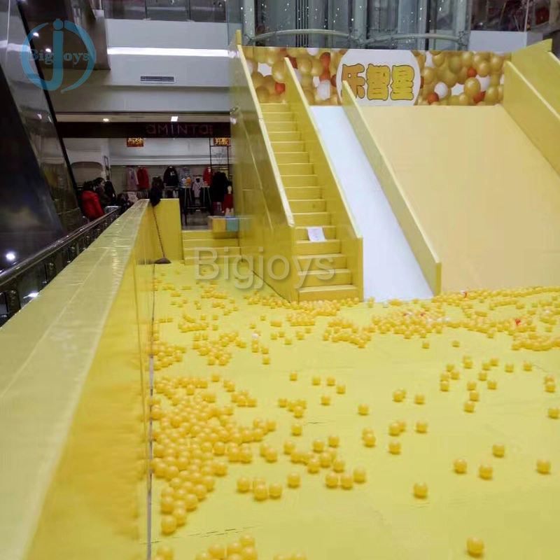 En el interior de la piscina de bolas gigantes Ocean Ball Pool Zona de juegos en venta