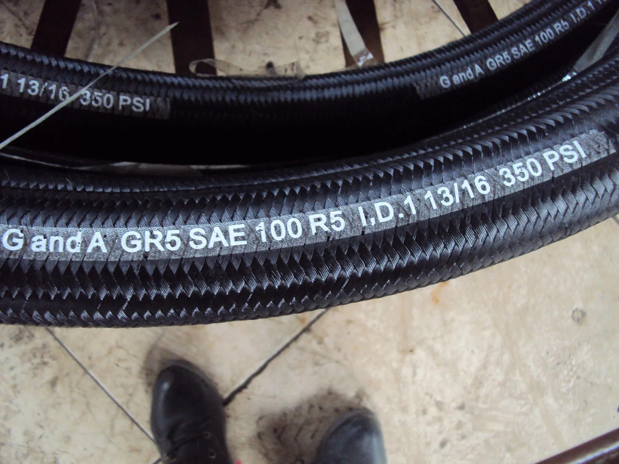 SAE 100R5 con&#160;un único cable trenzado manguera de caucho hidráulico cubierto de tela