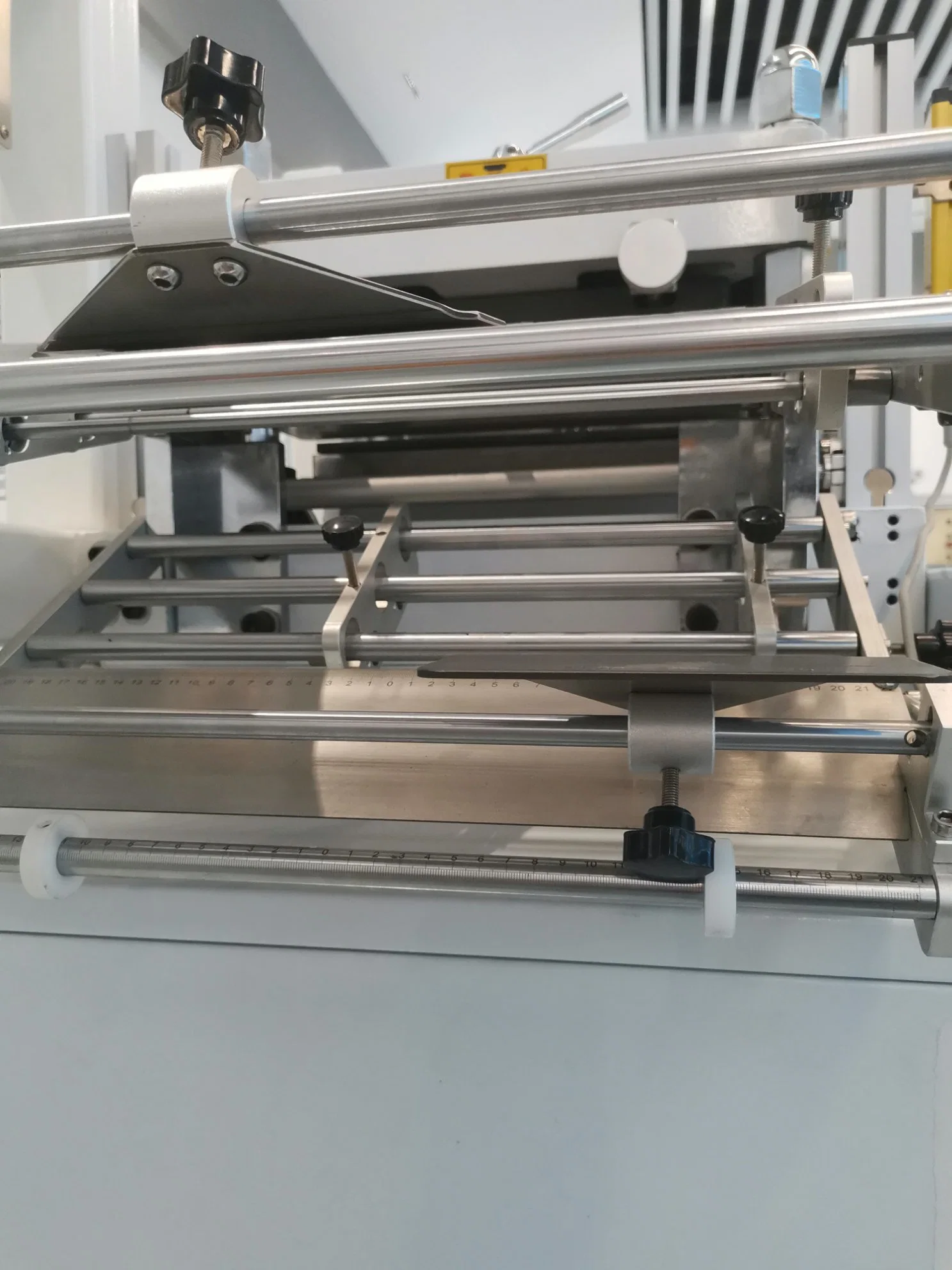 Full-Automatic Flat Bed Die Cutting Machine