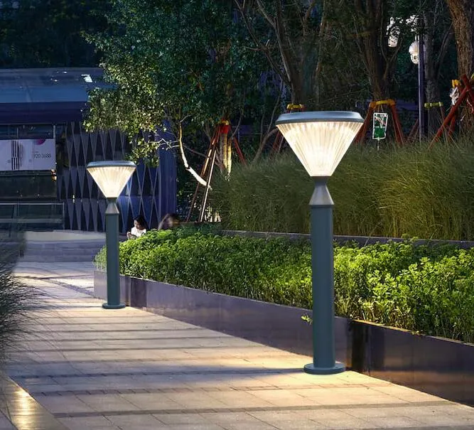 Aluminum White Lighting Waterproof Lawn Pillar Pathway Solar Bollard Garden Light