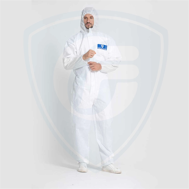 White Disposable Hooded Coveralls SMS Chemical Protective Suits Elastic Cuffs Front Zipper Closure Serged Seams for Spray Painting Mechanic Work