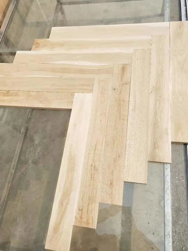 Madera de roble Piso Espina de roble europeo Chevron ha diseñado el suelo de madera Parquet espina de pez en el suelo