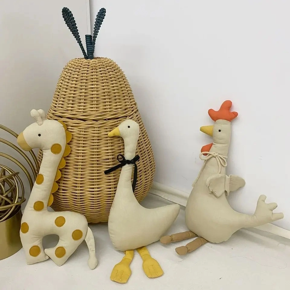 Wholesale/Supplier Hand Safety Cute Cartoon Goose Plush Rooster Giraffe Dolls for Children