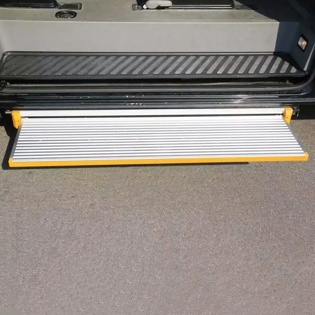 CE and Emark Certified Electric Sliding Foot Step Loading 250kg