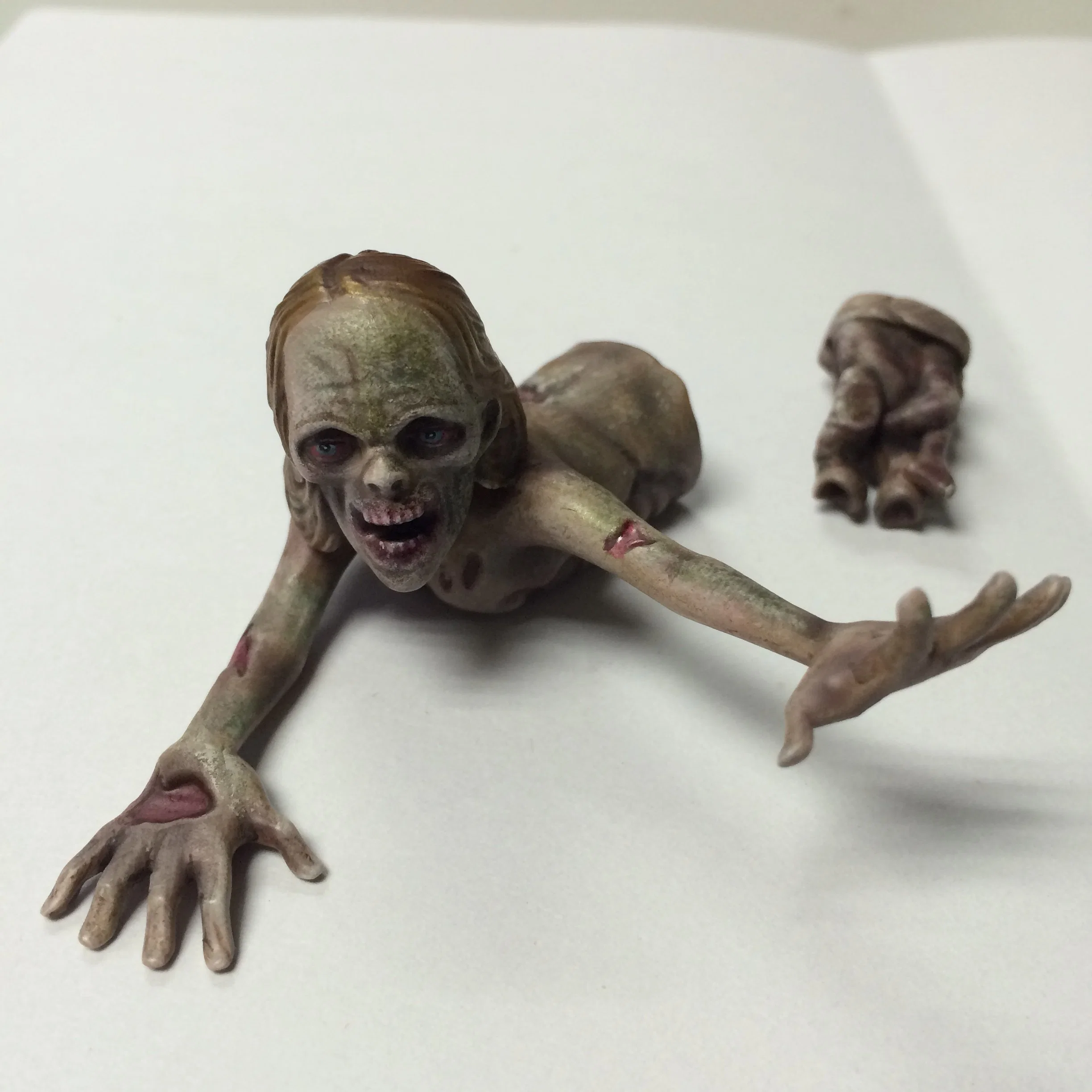 Custom resin Creepy Dead Walking Zombie Statue