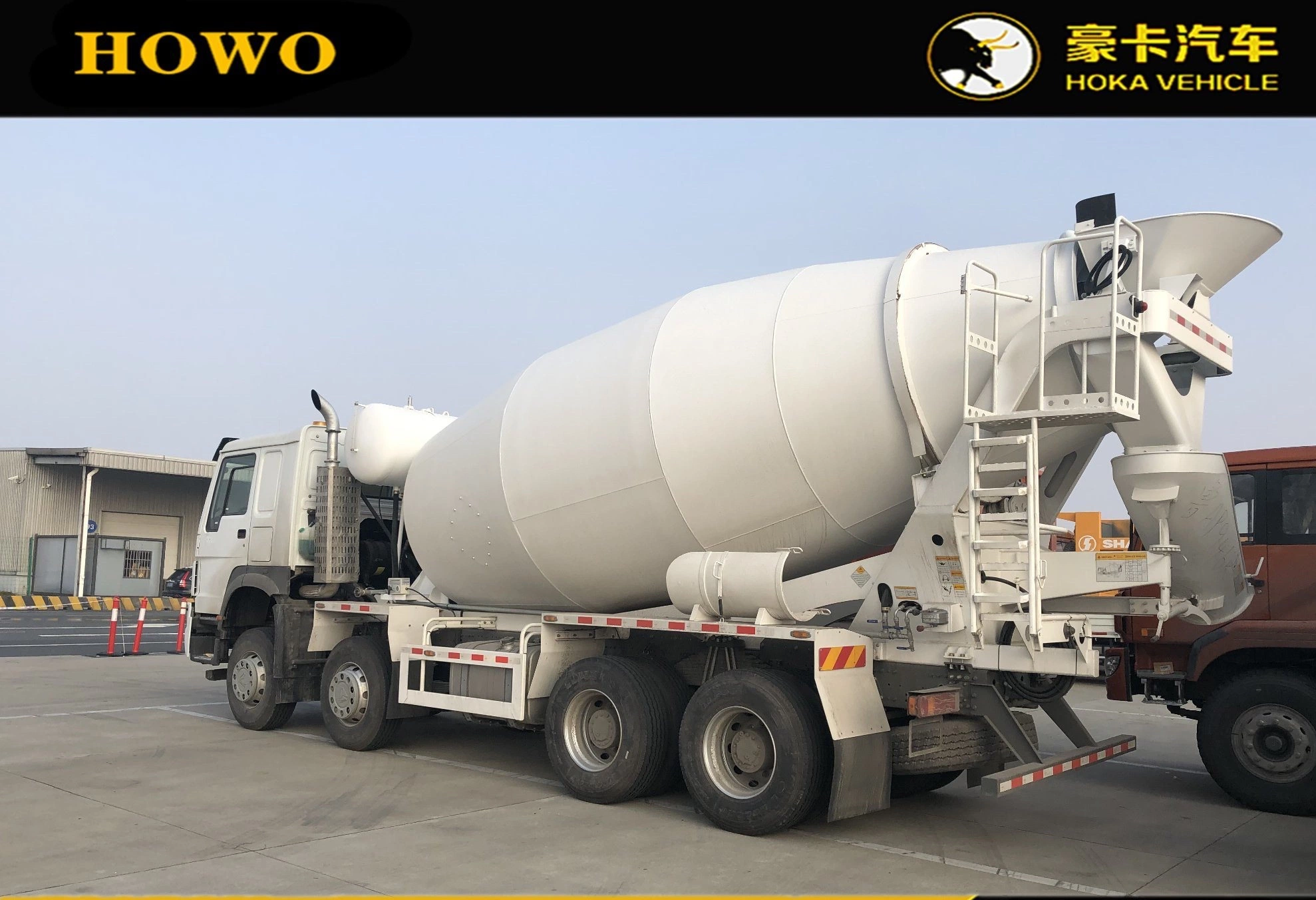 Sinotruk HOWO 8X4 371HP 14cbm Concrete Mixer Truck Zz1317n3261W