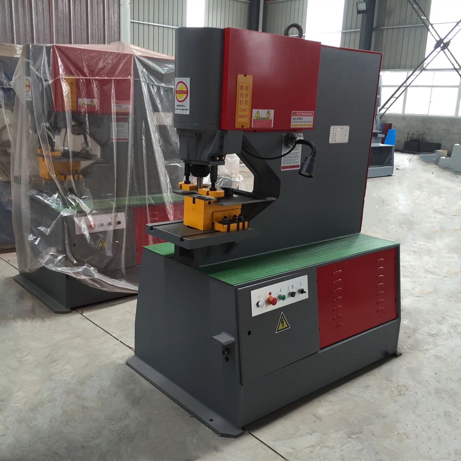 Hydraulic Ironworker Machine for Metal Punching Cutting Bending