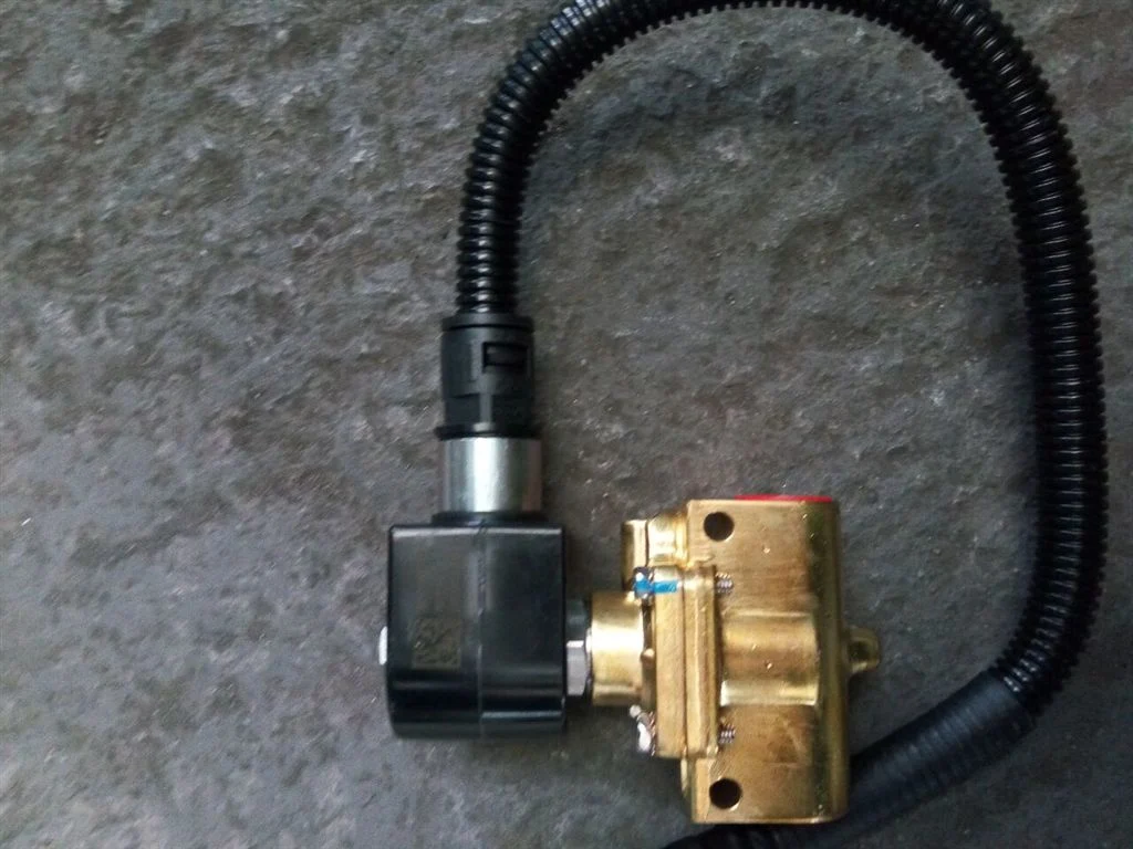 Main Low Pressure Solenoid Valve 082V11103-0009 for HOWO Truck