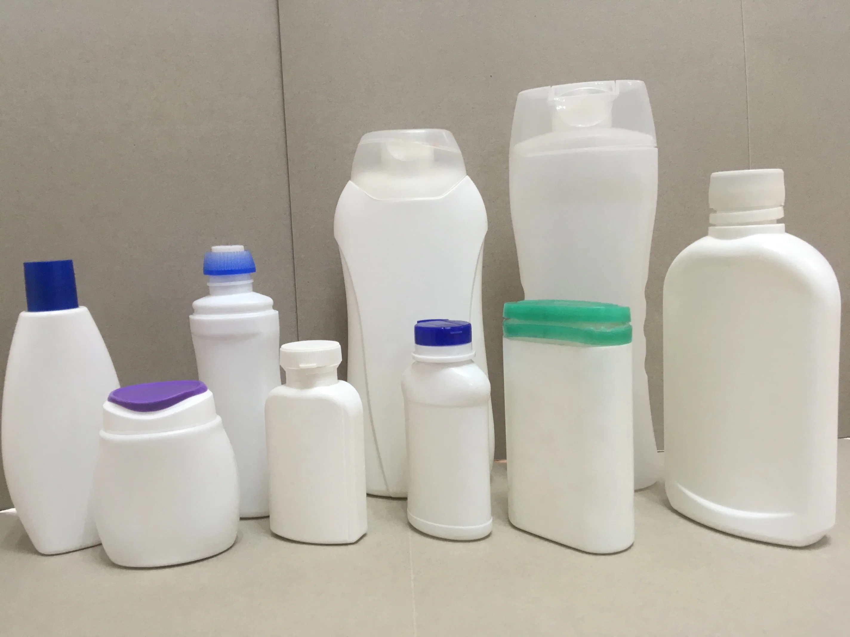 2020 Hot Selling Plastic Sanitizer Bottle Storage Injection Blow Mold