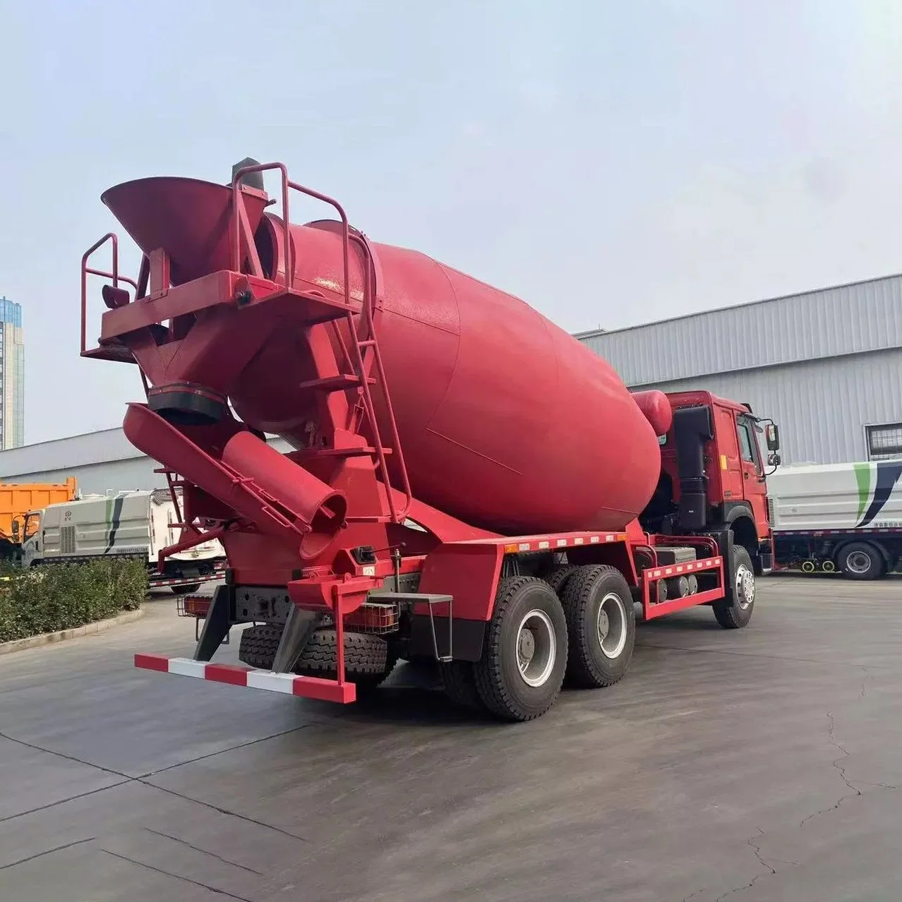 Sinotruk HOWO Cement Concrete Mixer Truck Fome Zzs257gjbn4m 1W