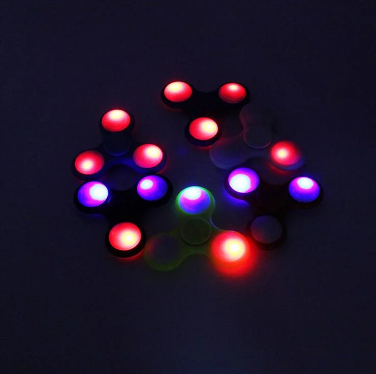 Best Seller Tri Fidget mano Spinner Toy con luces LED