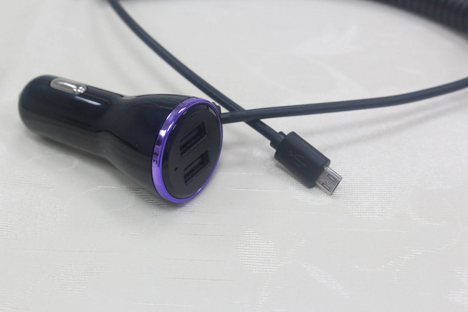 2.4A Universal Car Charger with Charger Cable for iPhone 5/6/7