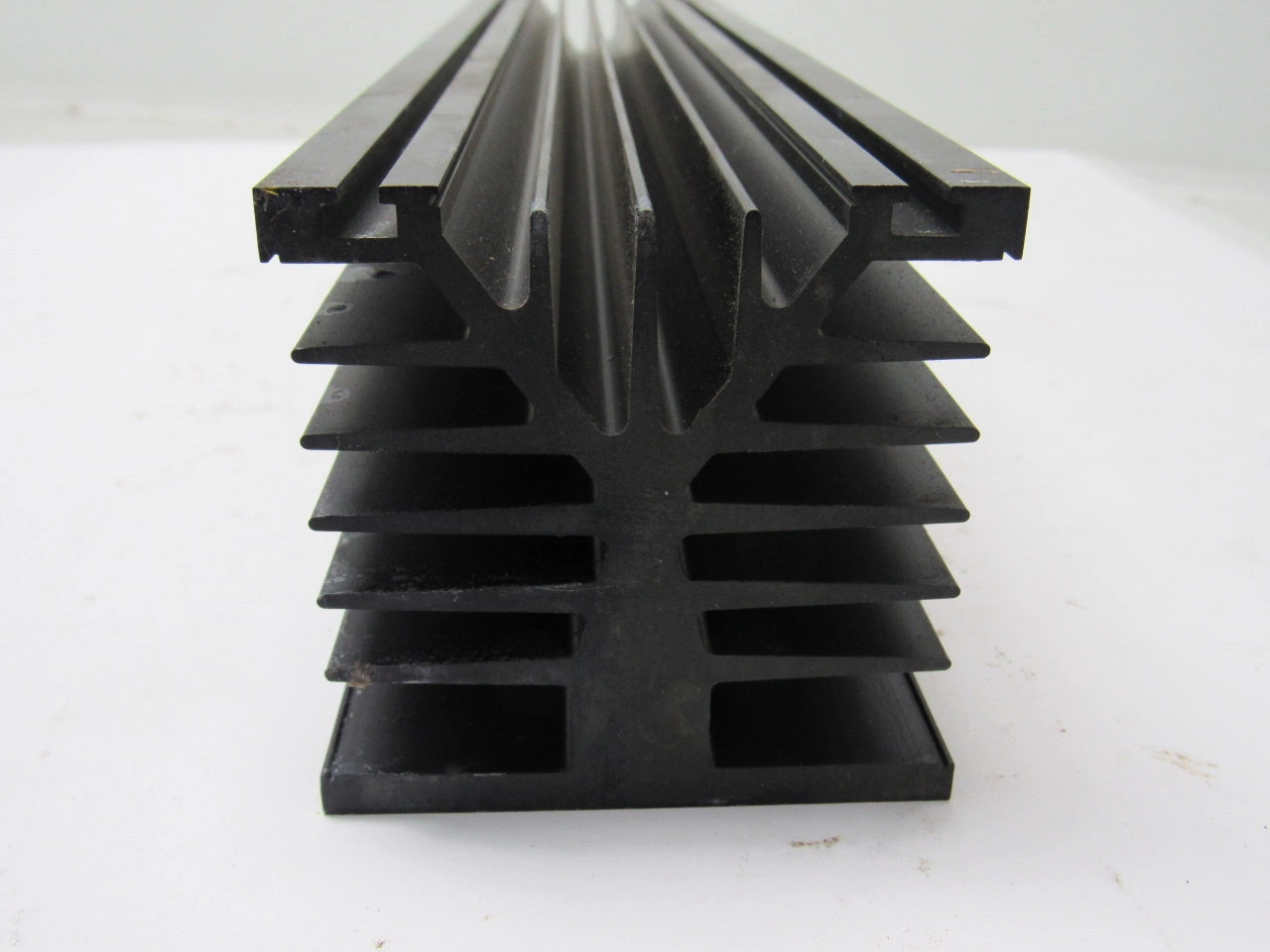Extrusión de aluminio disipador de calor CNC / radiador de calor para uso industrial OEM / ODM