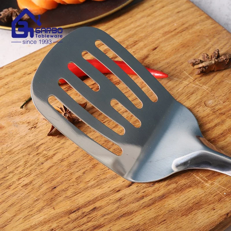 Spatule de cuisine en acier inoxydable Ustensiles de cuisine ensemble avec poignée en plastique Vaisselle louche L'outil de cuisine