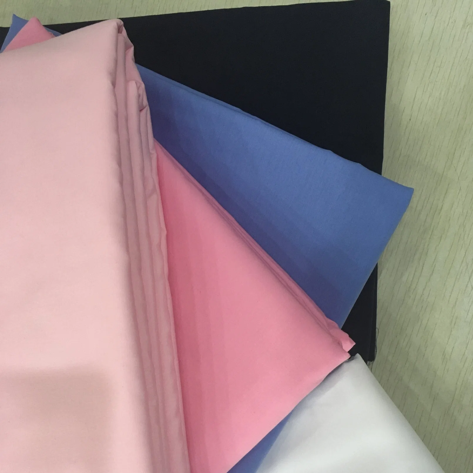 Tc90/10 Poplin Fabric 45X45 133X72 for Shirt Factory Supplier Roll Packing for African Market