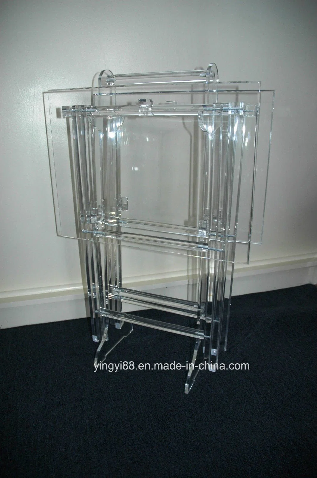 Klares Acryl Lucite Plexiglas Set von 2 faltbaren TV Snack Fächer mit Ständer