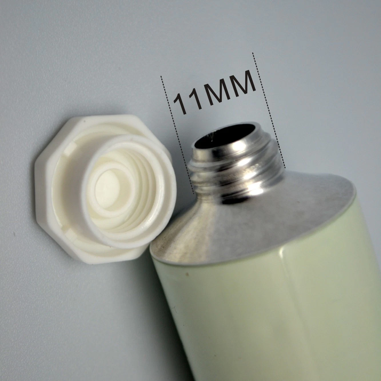 Procesamiento personalizado básico embalaje cosmético personalizado sombrero octogonal 35 ML crema de manos tubo de aluminio metálico