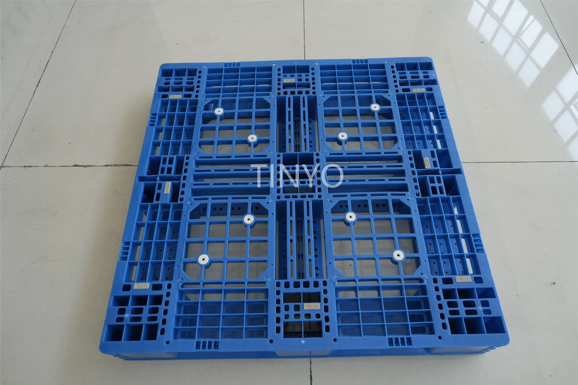 Heavy Duty HDPE Metal Spill Large Plastic Pallet for Logistics 1111b