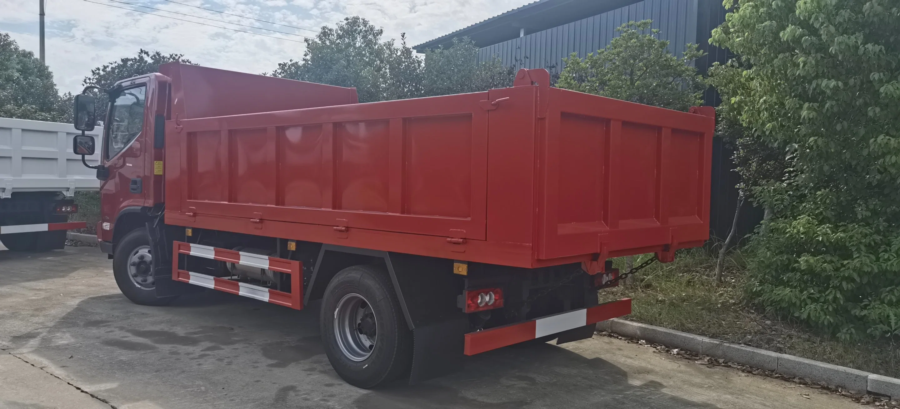 Foto Euro 3 volante a la izquierda 4*2 7 ruedas Tipper Camión volquete ligero en venta