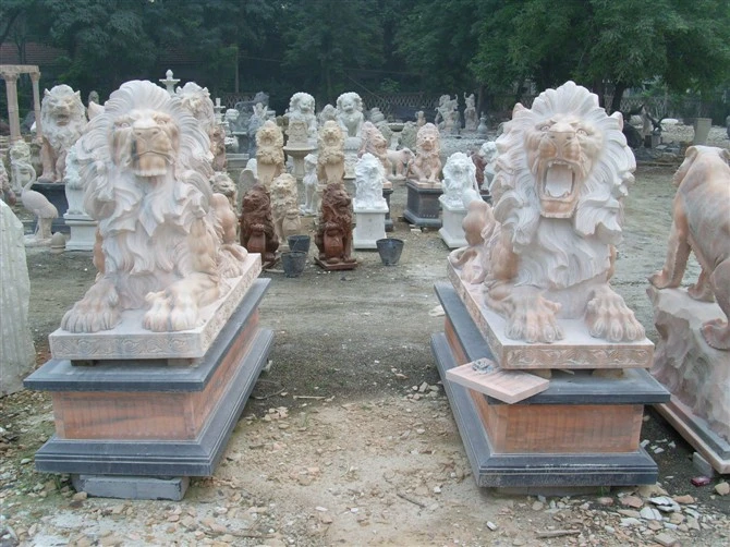High quality/High cost performance Yellow Stone Lion Hand Carved Animal Sculpture Garden Decoration