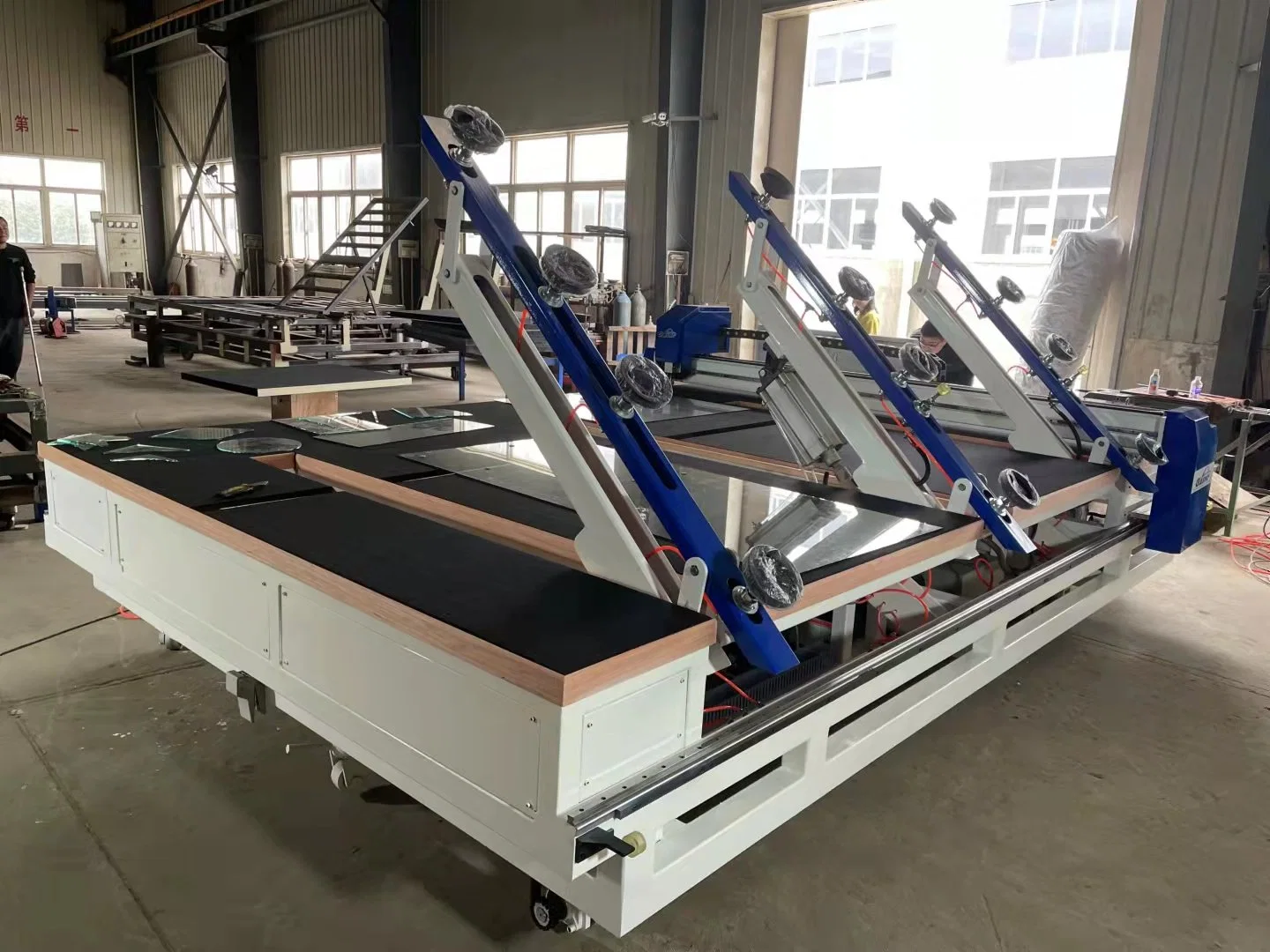 Automatic Multi Function Glass Cutting Machine Easy Operation and Moving Glass Cutting Table with Top Quality
