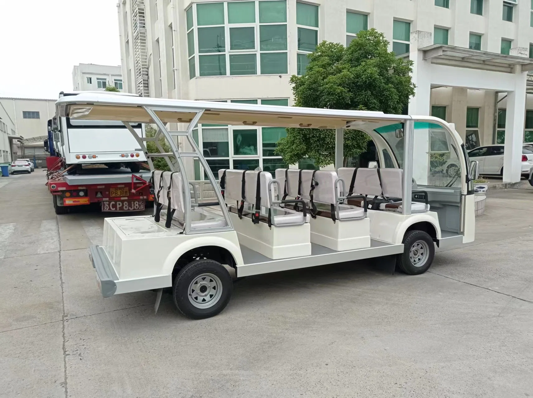 2023 Best Tourist Car 11-Seater Electric Sightseeing Car with Luxury Interiors and Advanced Safety Features