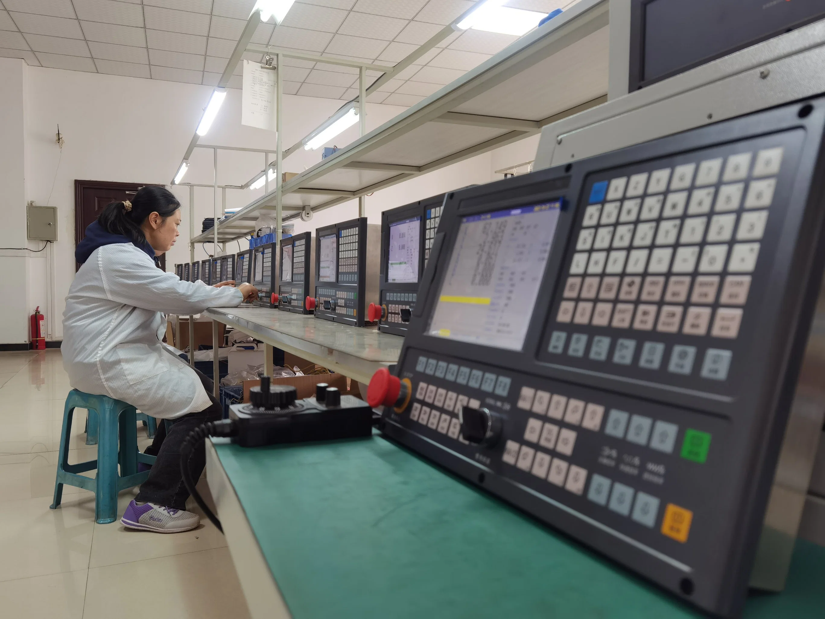 Controle numérico do computador de Fabricação Digital Sergador de processamento de metais usado Para fresar a máquina de perfuração de torneamento Lathe