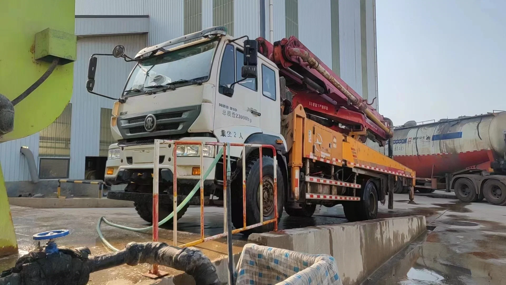 Sinotruk M5g Styer 4X2 37m 38m 40m Concrete Pump Truck for Sale