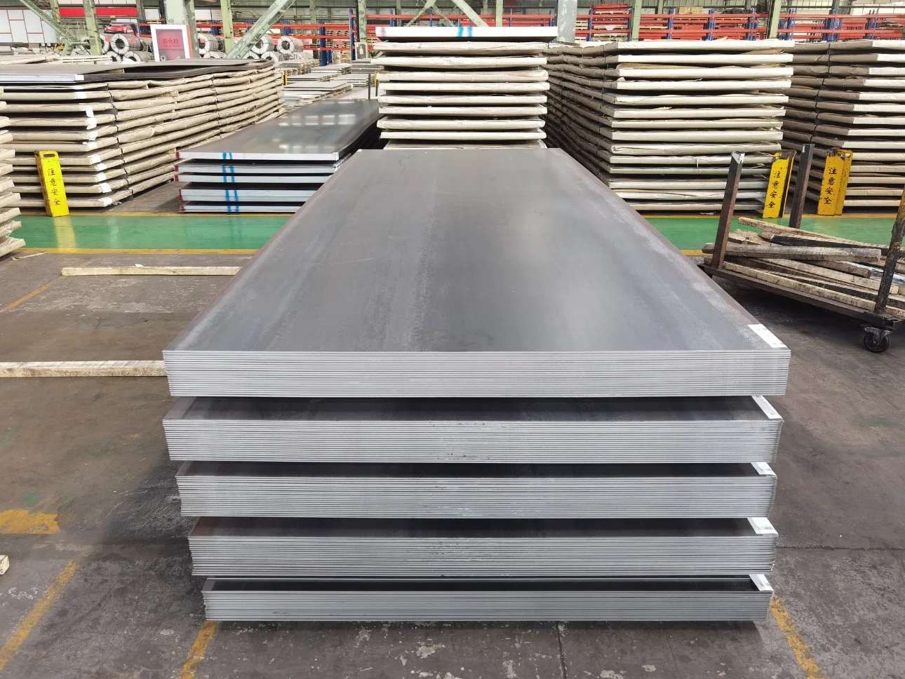 Made by Runfei Wear Resistant Material Mining Welding Chromium Carbide Overlay ASTM A36 1008 4320 Ss400 S235jr Chequered Carbon Steel Plate