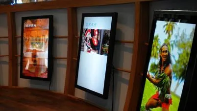 TV comercial com monitor de 32 polegadas e leitores de anúncios de montagem na parede Ecrã LCD de publicidade de sinalização digital