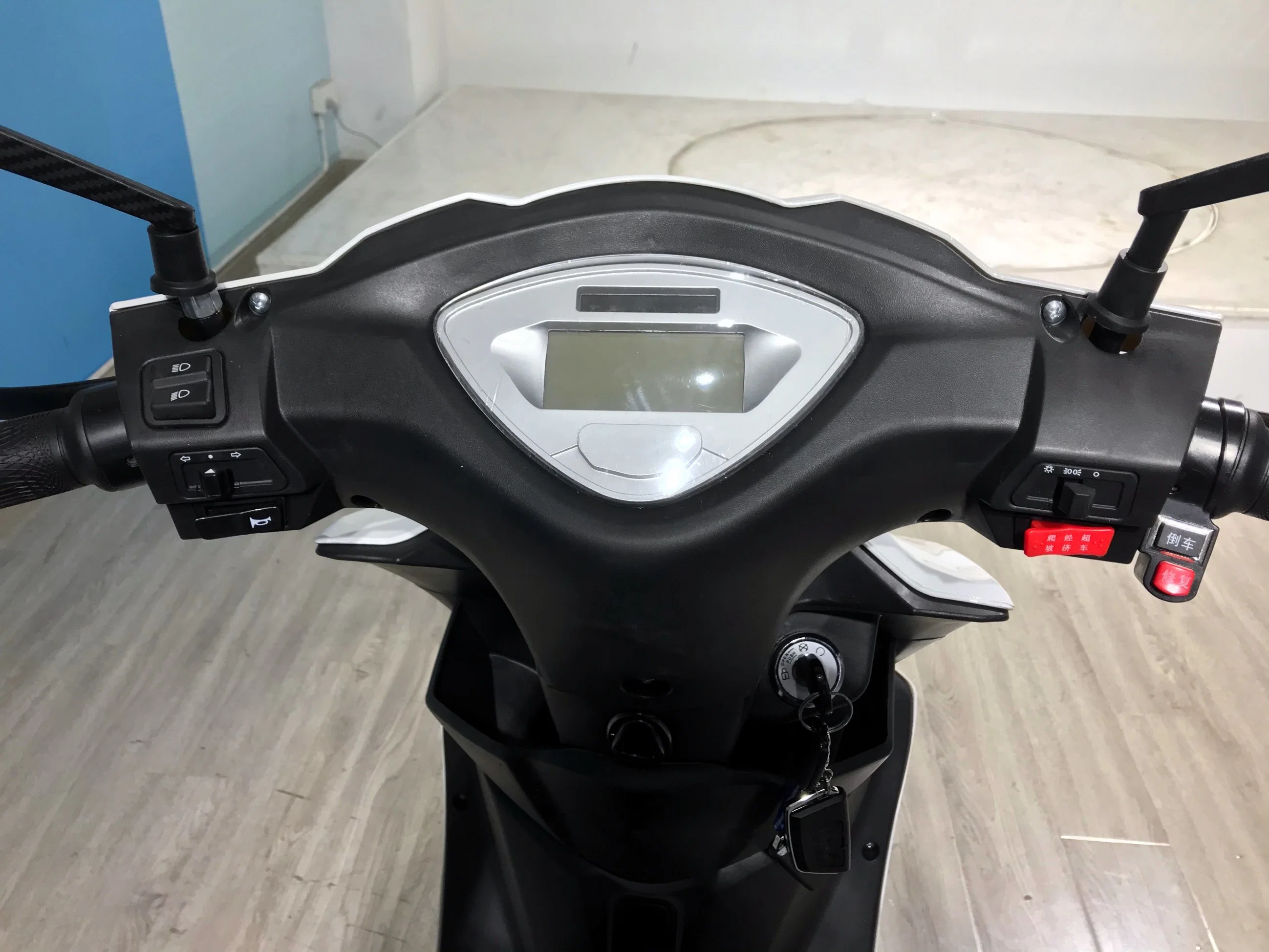 Modelo de Scooter eléctrico Best-Selling motocicleta eléctrica conjunto CKD 1000W