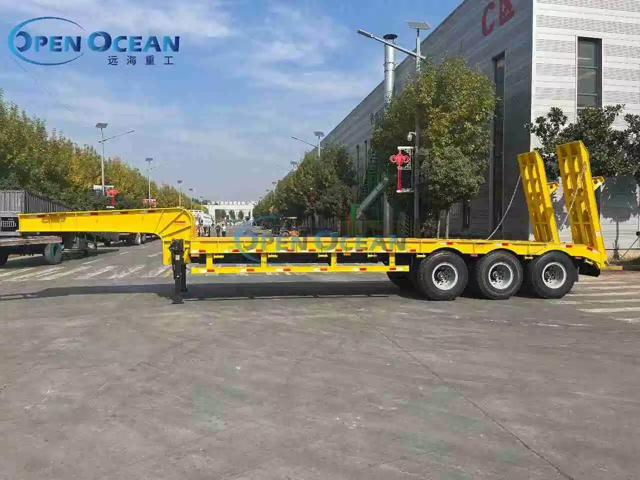 Transport Vehicle Gooseneck 100tons Low Bed Truck Trailer for Heavy Goods