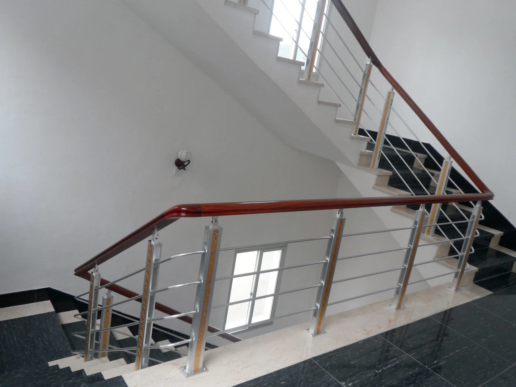 Customized Outdoor/Indoor Metal Stainless Steel Glass Handrail with Balustrade/Railing for Balcony/Terrace/Staircase/Stairs From Original Factory|Ss Railing