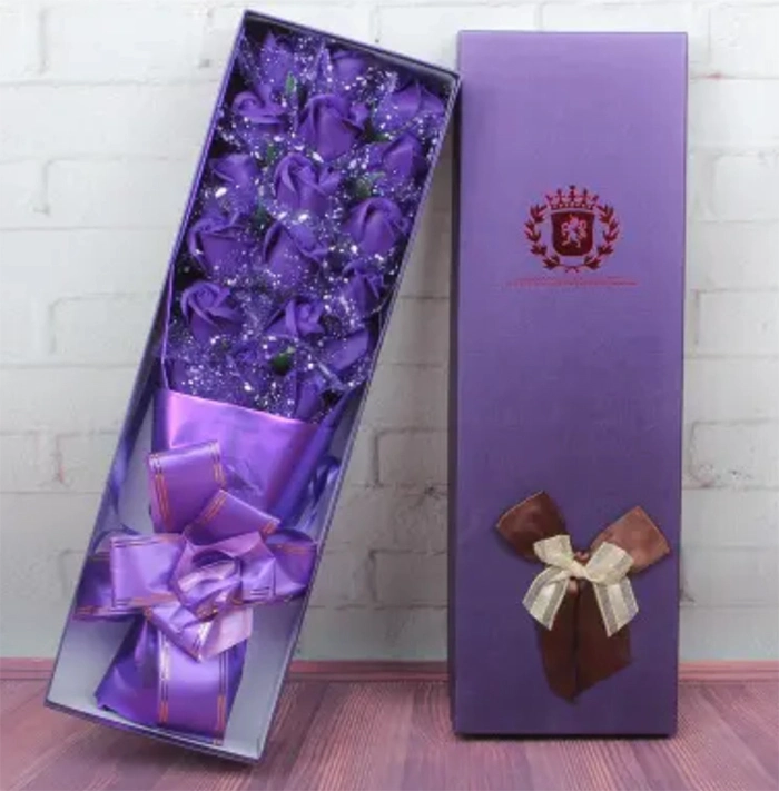 Flores artificiales de papel Rosa Flores en regalo Promoción conjunto preservado Caja de regalo de joyas de flores de jabón de rosas y bolsa de mano para Esposa Madre presente