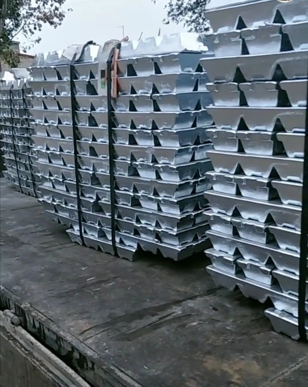 Venta al por mayor directa de lingotes de zinc Aleación de aluminio de 99,9% de los lingotes de aluminio