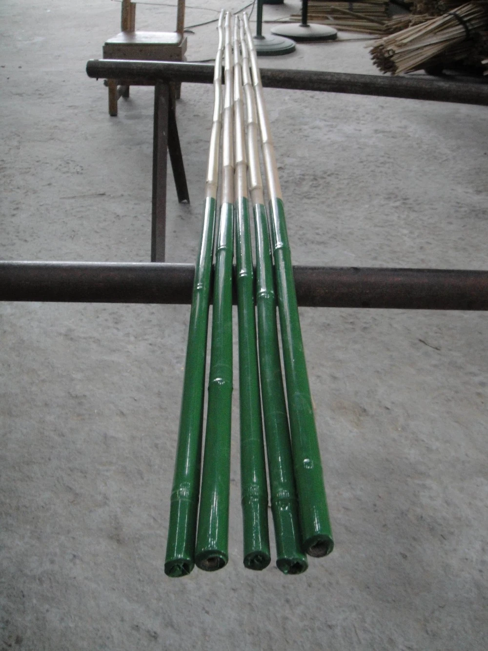 Cañas de bambú en la capa de plástico de cañas de bambú