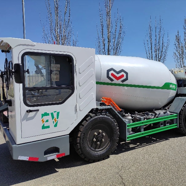 Véhicule de transport de béton entraîné par batterie pour l'exploitation minière du charbon