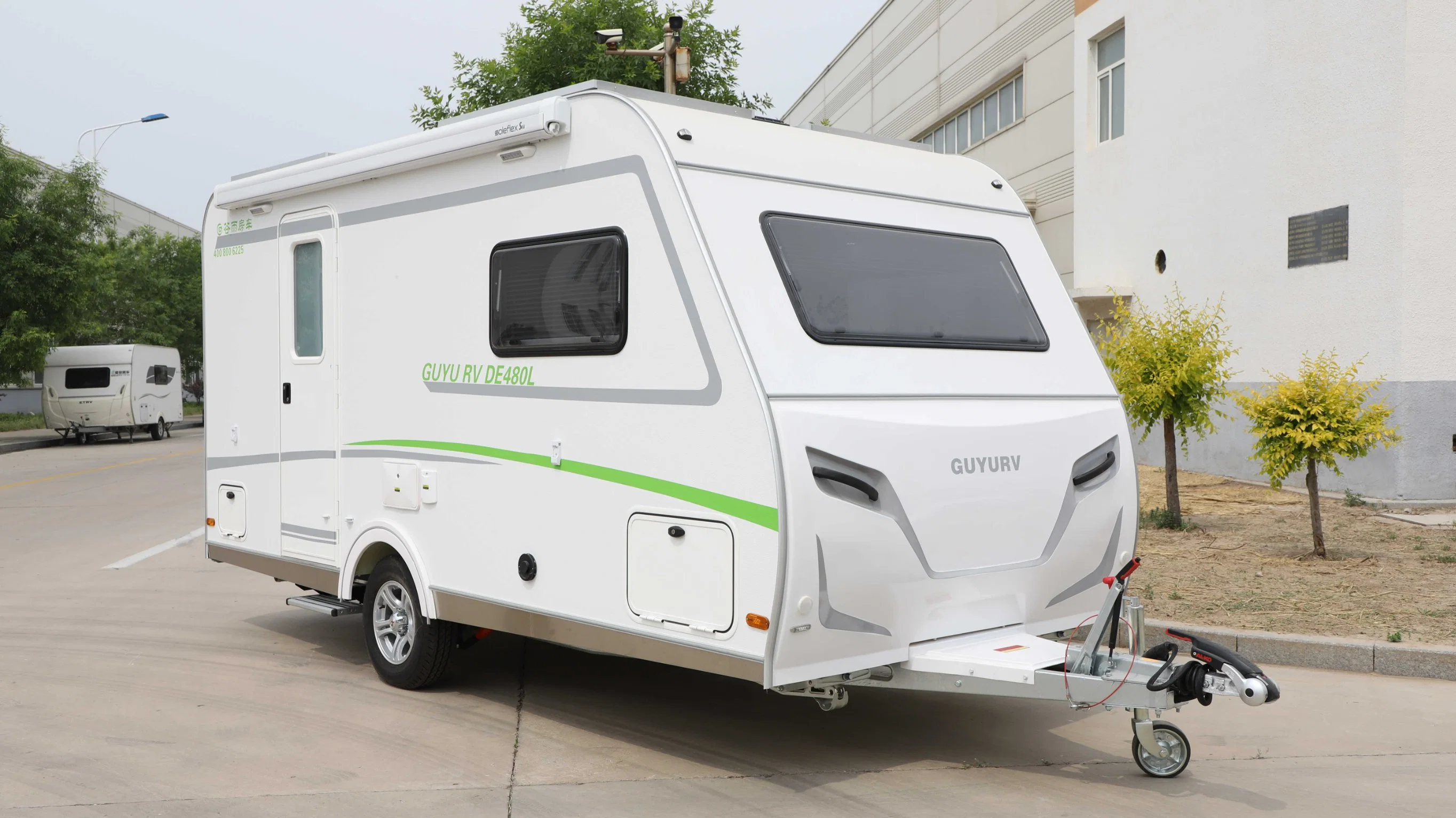 De480L 20FT Caravane Camping-Car sur Route Personnalisée avec Cuisine, Douche, Toilettes, Lits, Auvent, Tente, Panneau Solaire pour 3 Personnes