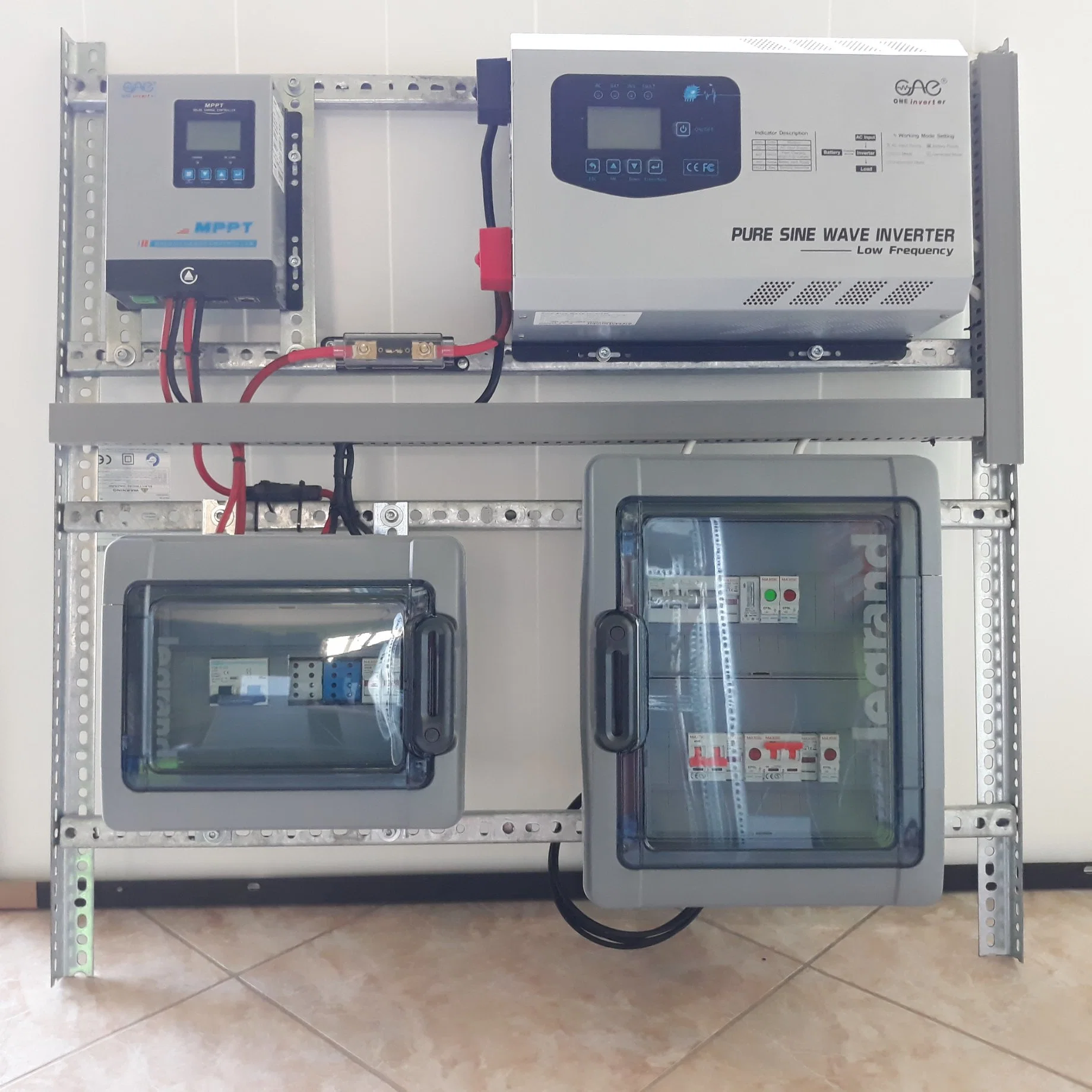 3kw 4kw 5kw off Grid-Tied Pue inversor solar de onda sinusoidal con función UPS de 220V para el sistema de panel solar de la Granja de inicio