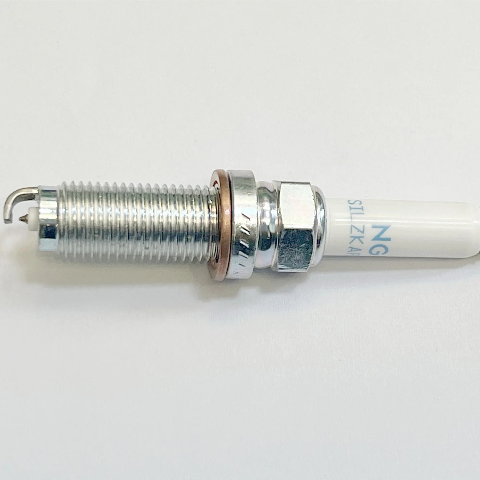 Hot Sale Original Quality Iridium Spark Plug Bujias Silzkar7e8s OEM Lr050998 for L-and Rover