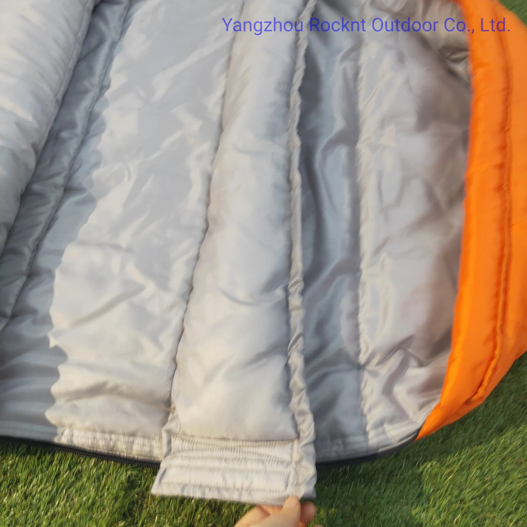 Synthetic Fibre Adults Sleeping Bag with Neck and Zip Baffle