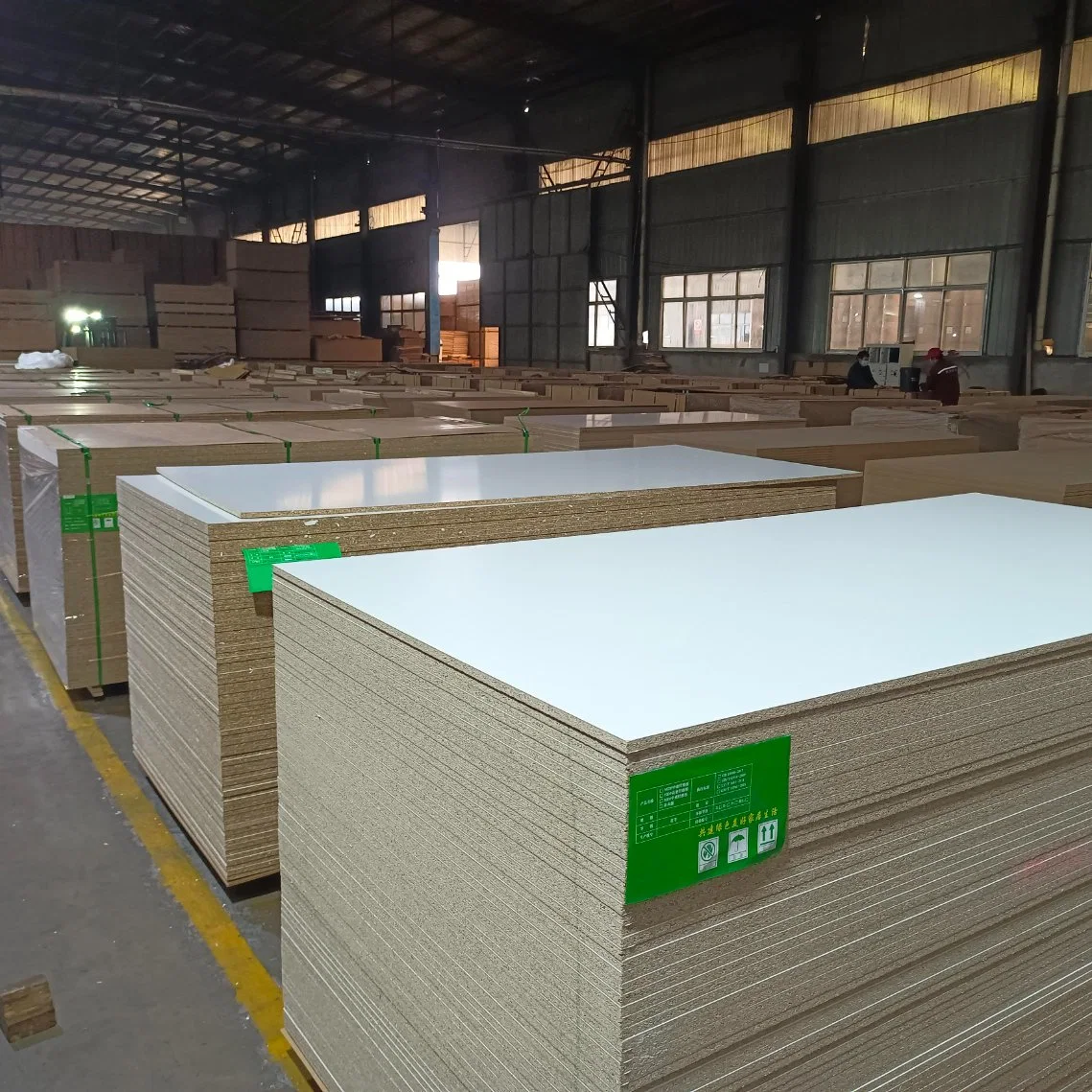 2100*2800 White Melamine Board White Melamine Particle Board Manufacturing Plant