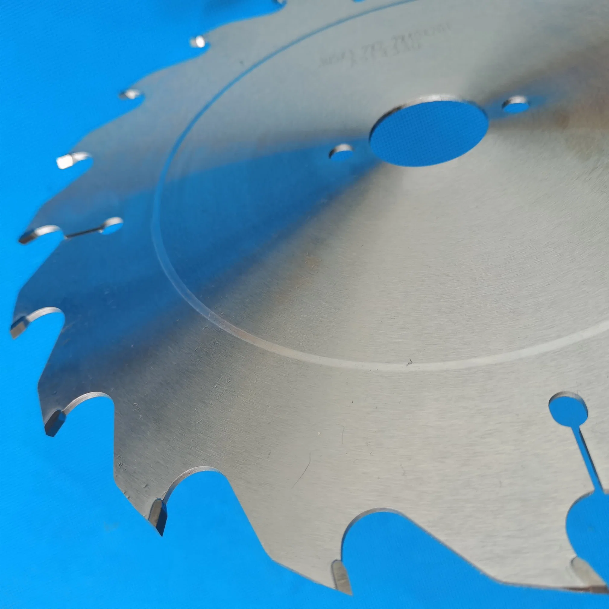 4 Scrapers Solid Wood Cutting Saw Blade for Automatic Machine