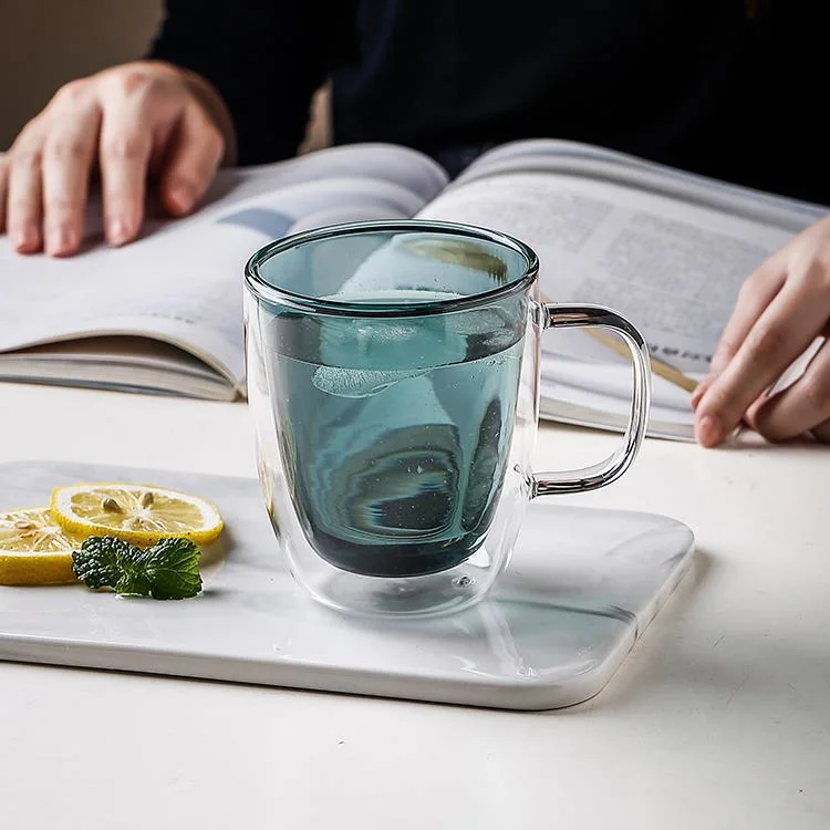 Couleur haute en verre borosilicaté adapté chaud et froid pour une grande capacité d'accueil tasse à café de jus de Créatif en verre coloré double