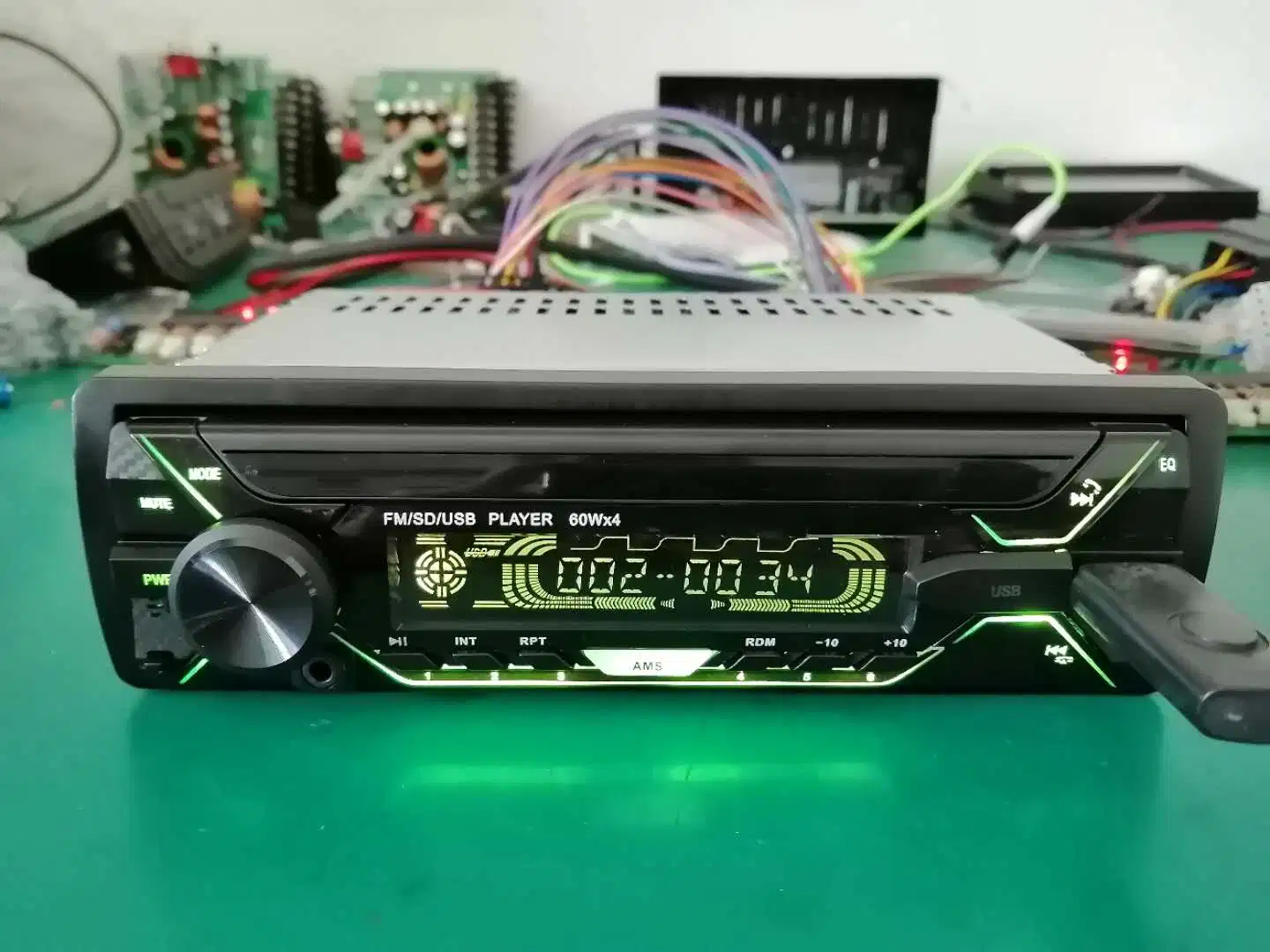 Nice Model High Power Mutil-Color Car Radio with Blueooth