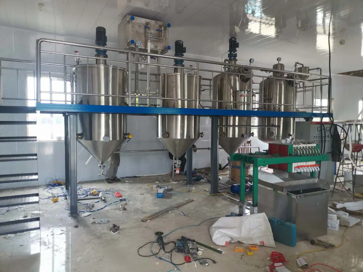 1~10 Tons Crude Oil Coconut Oil Refining Machine Virgin Coconut Oil Making Machine Engine Oil Refinery Machine Hydraulic Refining