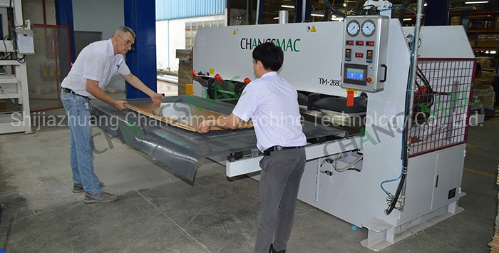 آلة صنارة الخشب الصينية بعرض 1300 مم لحزام السنفرة معالجة الخشب