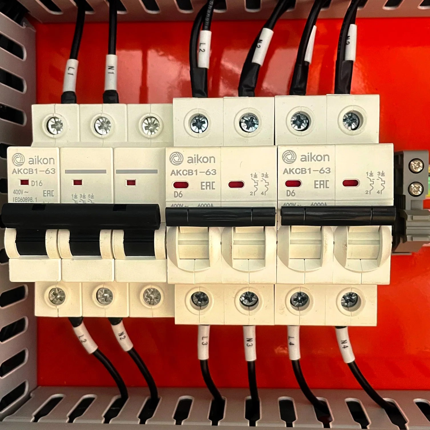 محول التردد الخاص بنظام الدفع بالموتور PLC كابينة التحكم عن بُعد الكهربائية VFD CNC لوحة التحكم في الماكينات لمضخة المياه 200 كيلووات