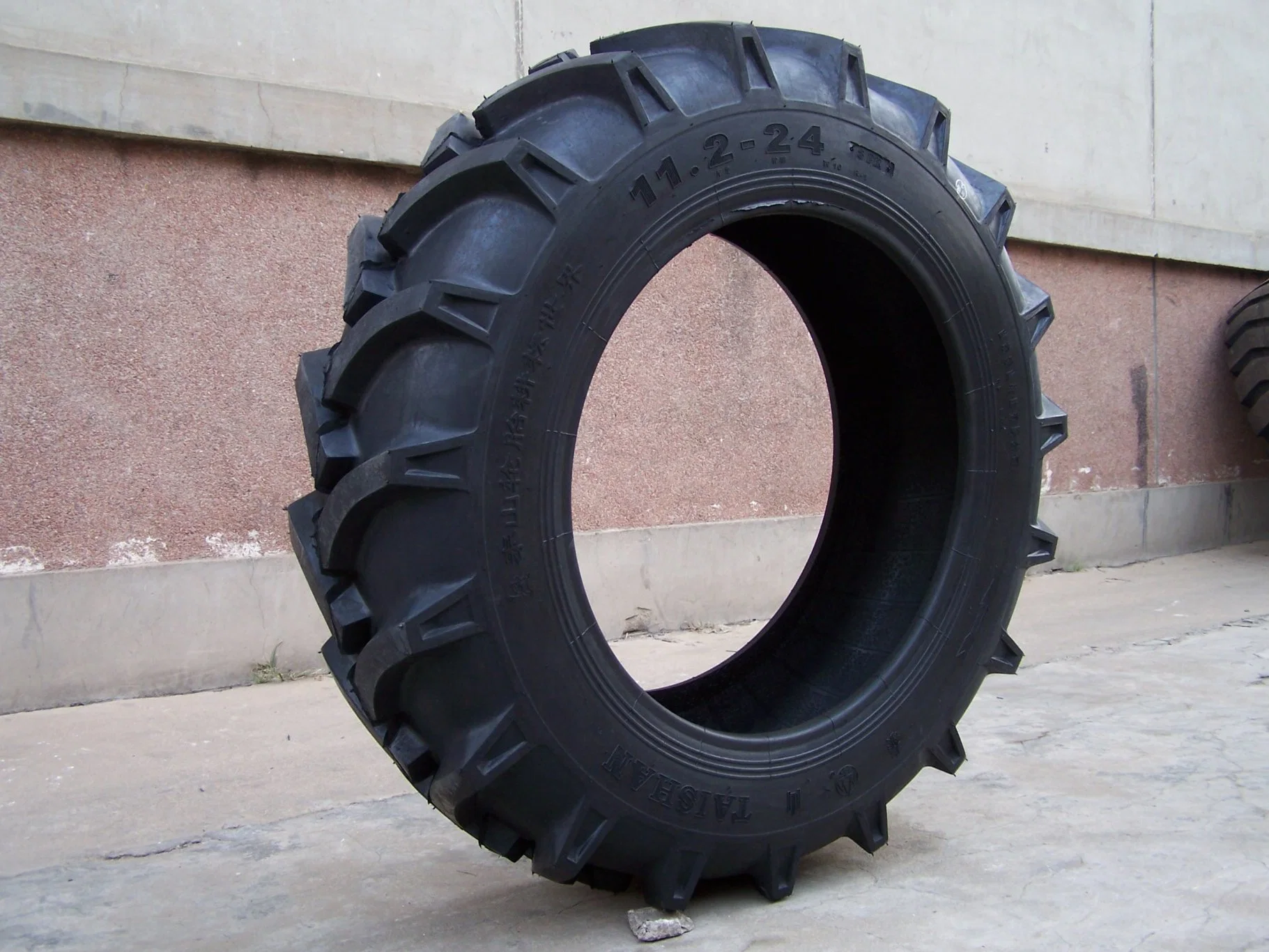 11.2-24 13.6-28 14.9-24 14.9-28 16.9-28 Tt Tractor Tire/Tractor Tyres/Farm Tires/Agriculture Tires/Agriculture Tyres/Agricultural Tires/Agricultual Tyres (R-1)