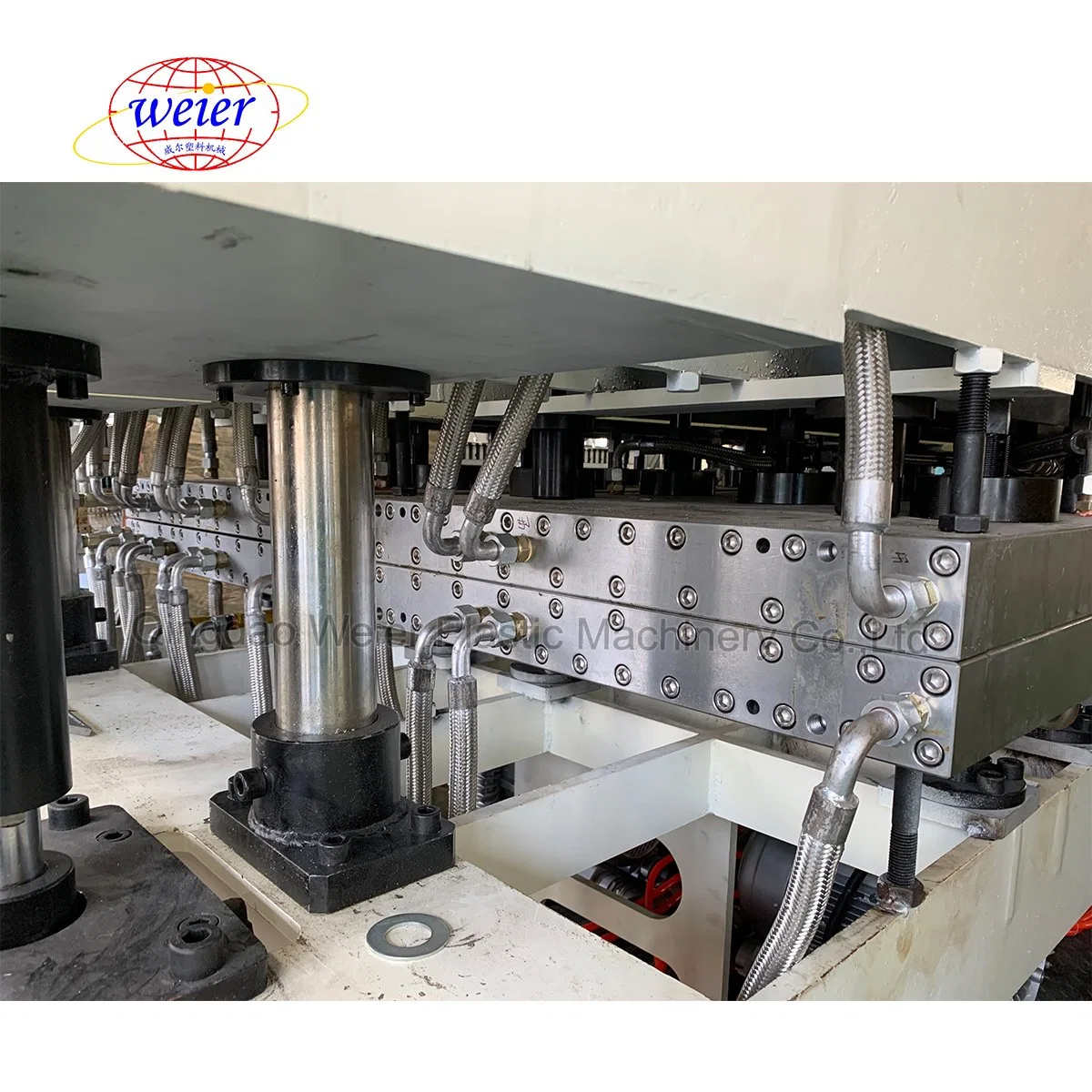 Plastic PC Hollow Cross Section Plate Grid Board Transparent Sun Sheet Extrusion Production Line